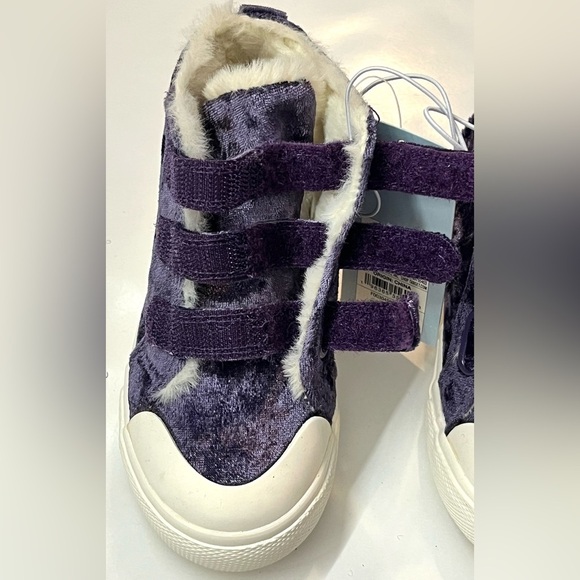 Cat & Jack Kids Purple Velvet with Faux Fur High-Top Velcro Sneakers Size 8 NWT - Picture 6 of 10